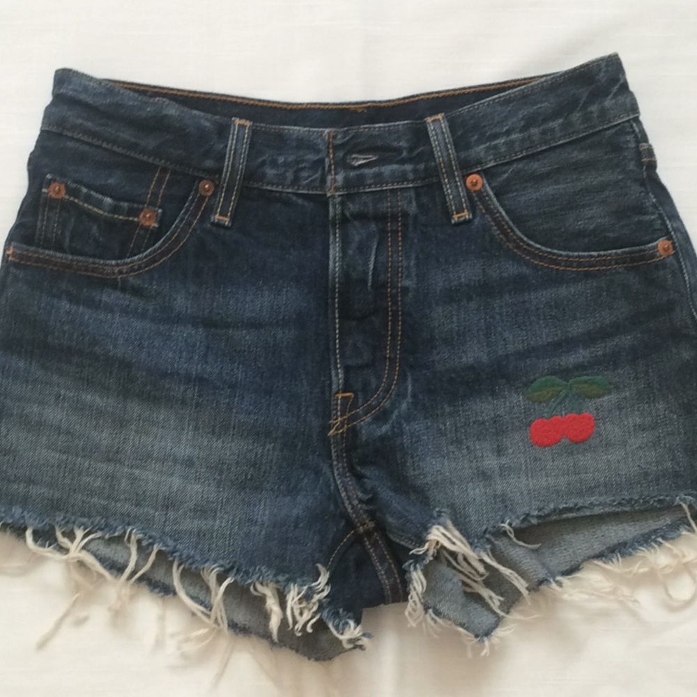 LEVI’S 501 jean shorts denim frayed Sz 25 Waist EUC - Picture 2 of 5